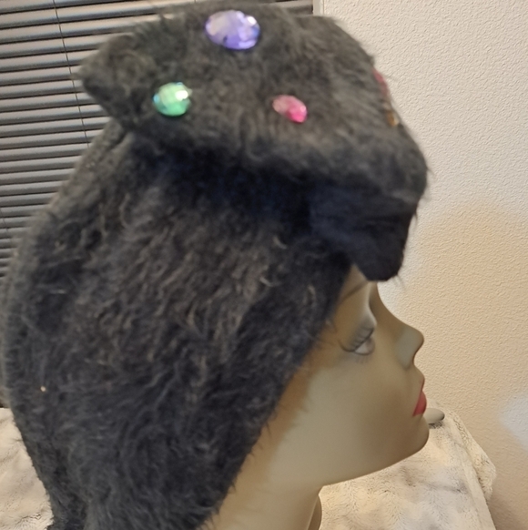 Faux Fur Scarf With A Bow & Gems - Picture 5 of 7